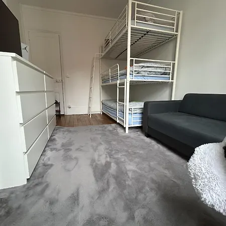 15eme Arrondissement De - Majordome A Disposition *